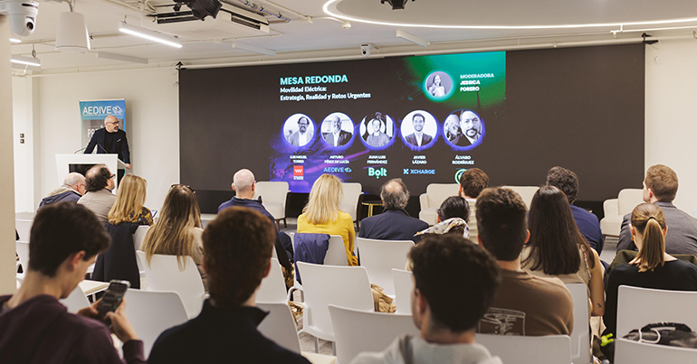 Talento joven e innovación marcan el futuro de la movilidad eléctrica en el Hackathon eMobility Madrid